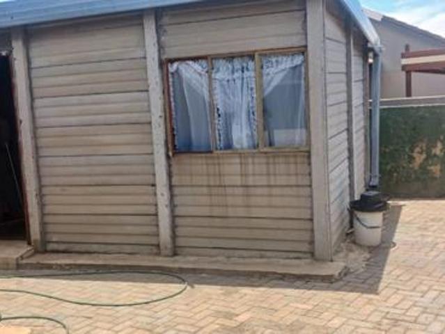3 Bedroom House in Geelhoutpark