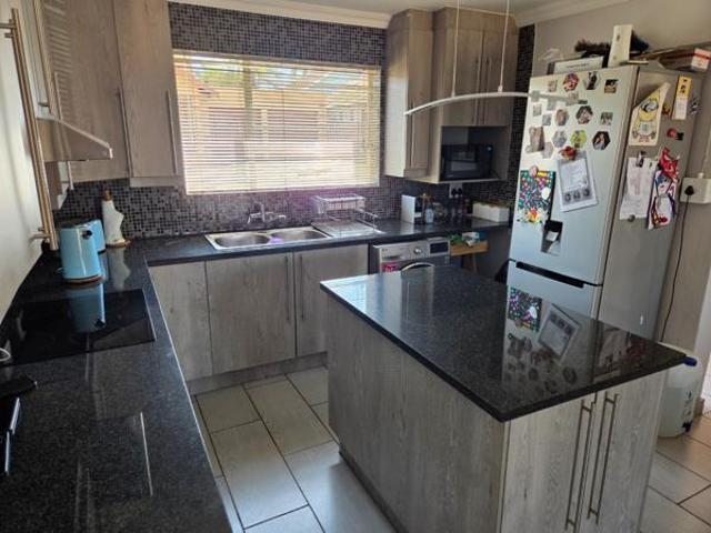 3 Bedroom House in Glen Marais