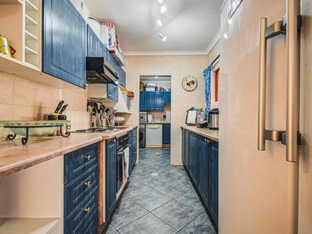 3 Bedroom House in Glen Marais