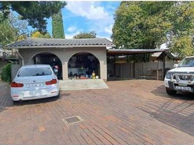 3 Bedroom House in Glen Marais