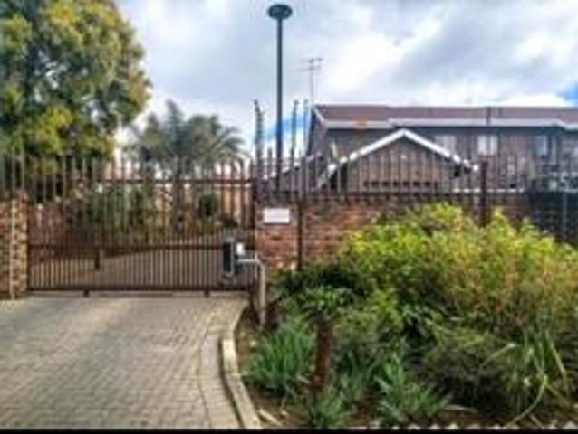 3 bedroom house in glen marais for sale