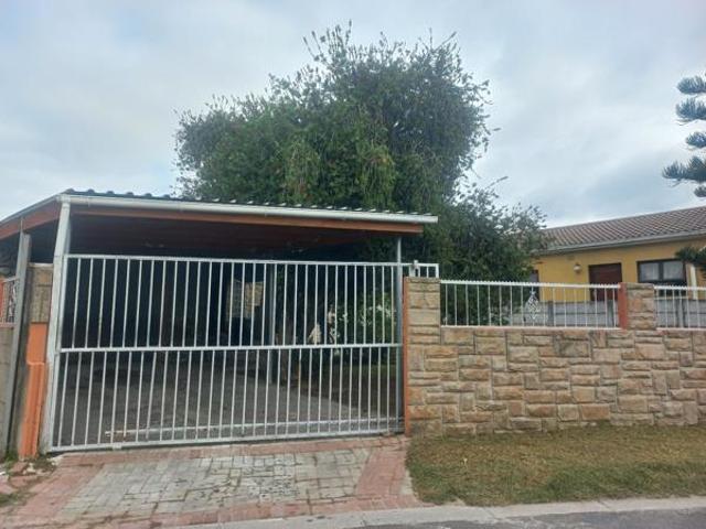 3 Bedroom House in Greenfield