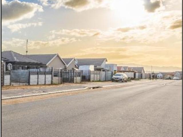 3 Bedroom House in Groenheuwel