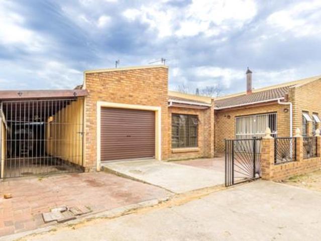 3 Bedroom House in Groenheuwel
