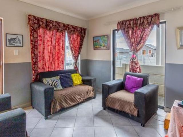 3 Bedroom House in Groenheuwel
