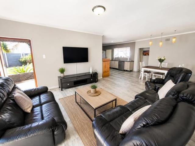 3 Bedroom House in Dan Pienaarville