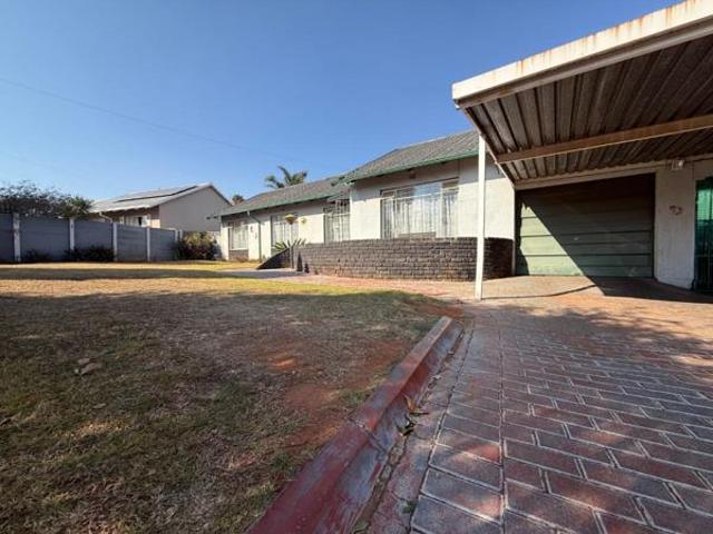 3 Bedroom House in Dan Pienaarville