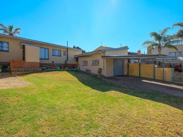 3 Bedroom House in Dan Pienaarville