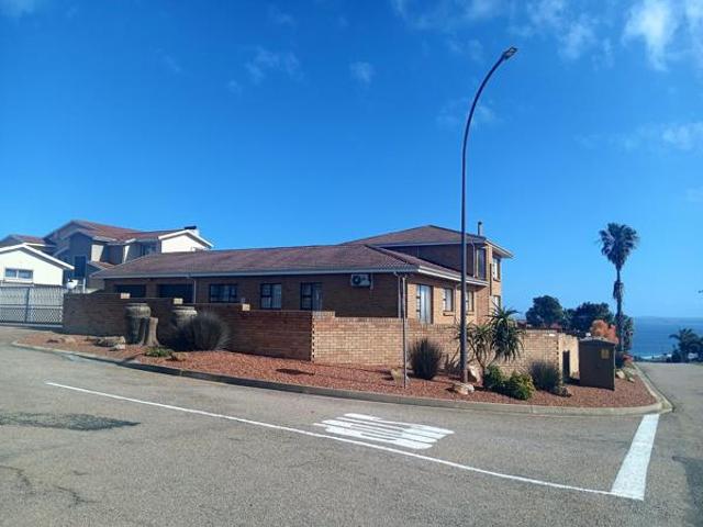 3 Bedroom House in Dana Bay