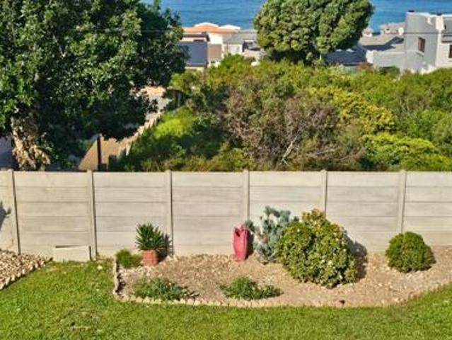 3 Bedroom House in Dana Bay