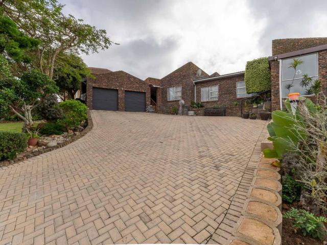 3 Bedroom House in Dana Bay