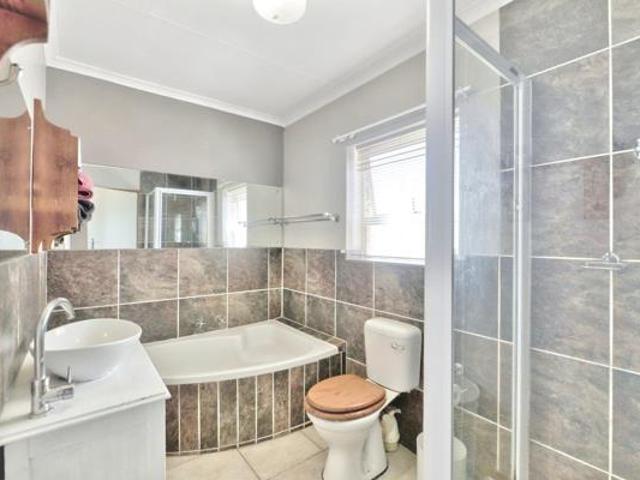 3 Bedroom House in De Kelders