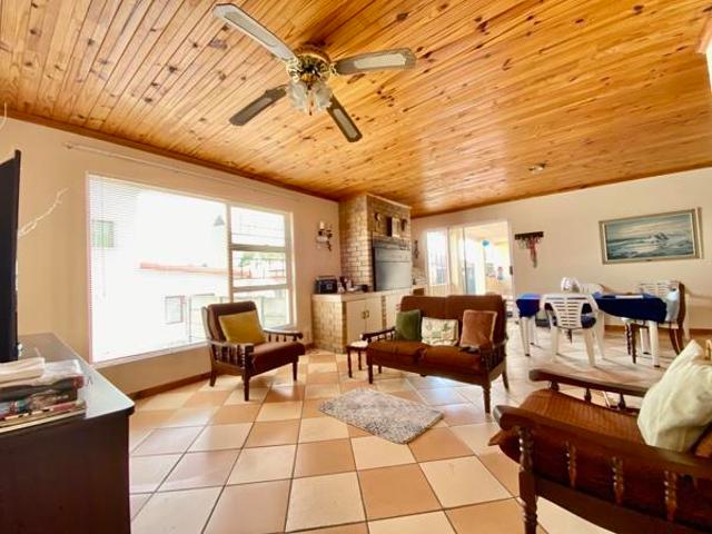 3 Bedroom House in De Kelders