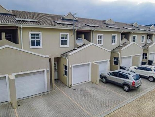 3 Bedroom House in De Zoete Inval