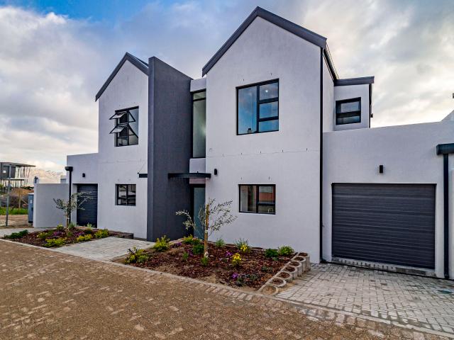 3 Bedroom House in Dennegeur