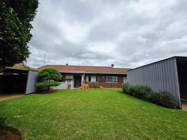 3 Bedroom House in Dennesig