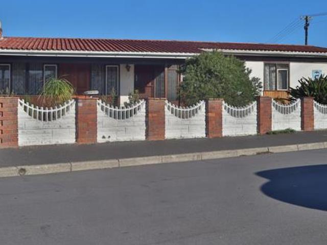 3 Bedroom House in Des Hampden