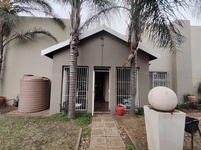3 Bedroom House in Die Heuwel