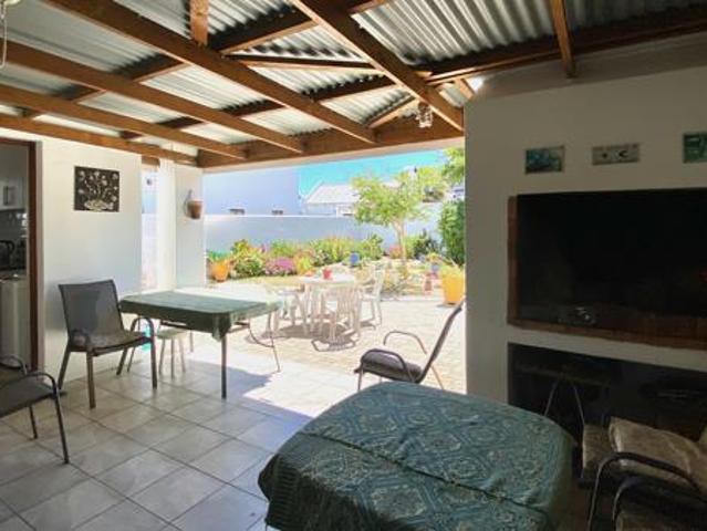 3 Bedroom House in Dwarskersbos