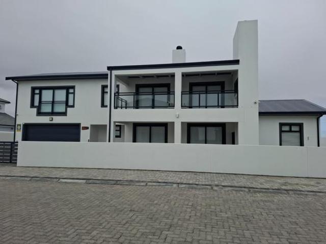 3 Bedroom House in Dwarskersbos