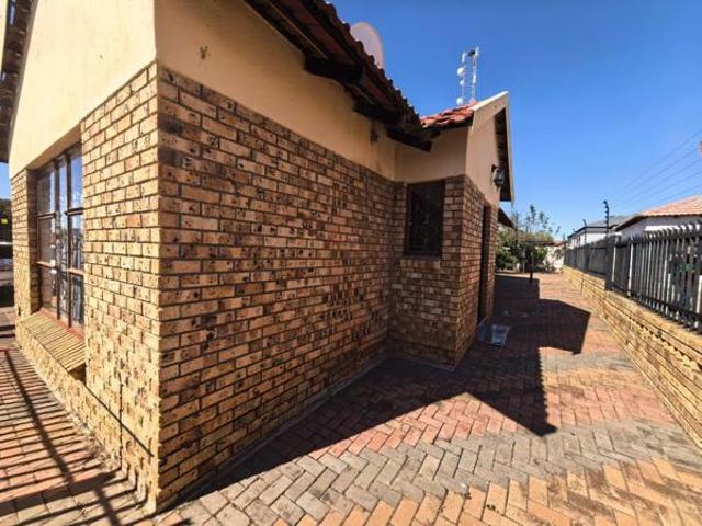 3 Bedroom House in Emdo Park