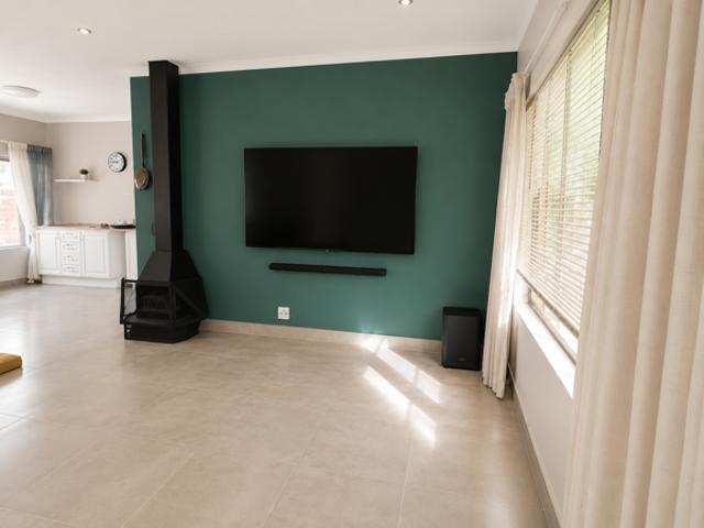 3 Bedroom House in Elarduspark