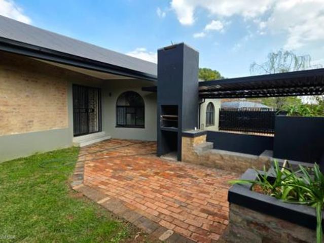 3 Bedroom House in Elarduspark