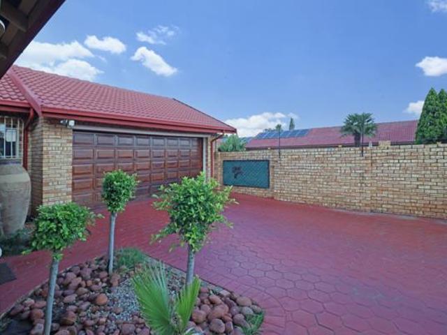 3 Bedroom House in Eldoraigne