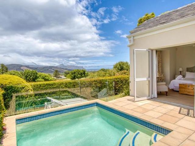 3 Bedroom House in Erinvale Golf Estate