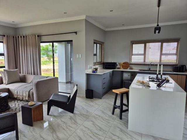 3 Bedroom House in Everglades Estate