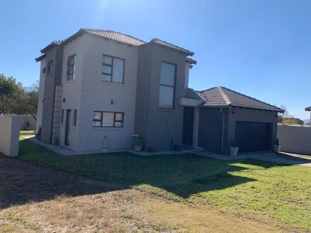 3 Bedroom House in Everglades Estate