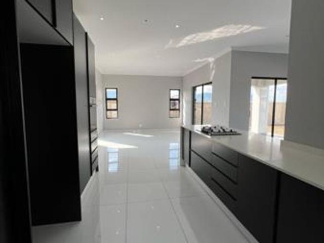 3 Bedroom House in Everglades Estate