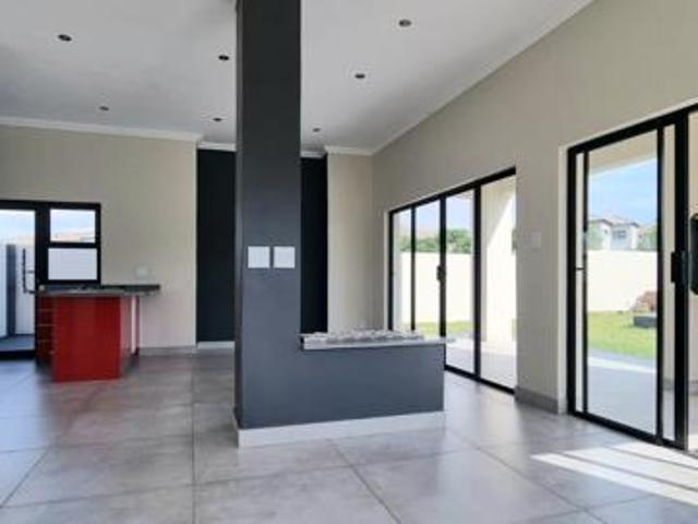 3 Bedroom House in Everglades Estate
