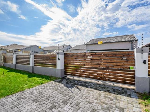 3 Bedroom House in Fairview