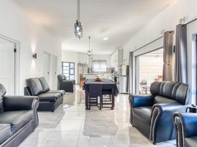 3 Bedroom House in Fairview Golf Estate