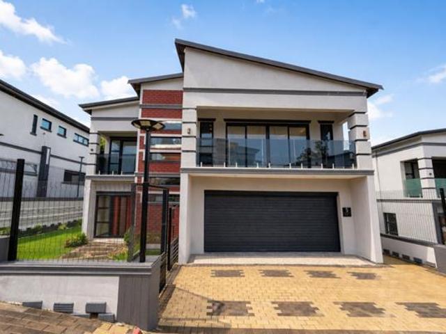 3 Bedroom House in Ferndale