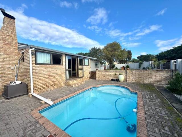 3 Bedroom House in Fernglen