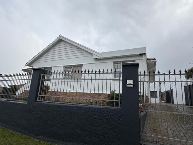 3 Bedroom House in Fernglen