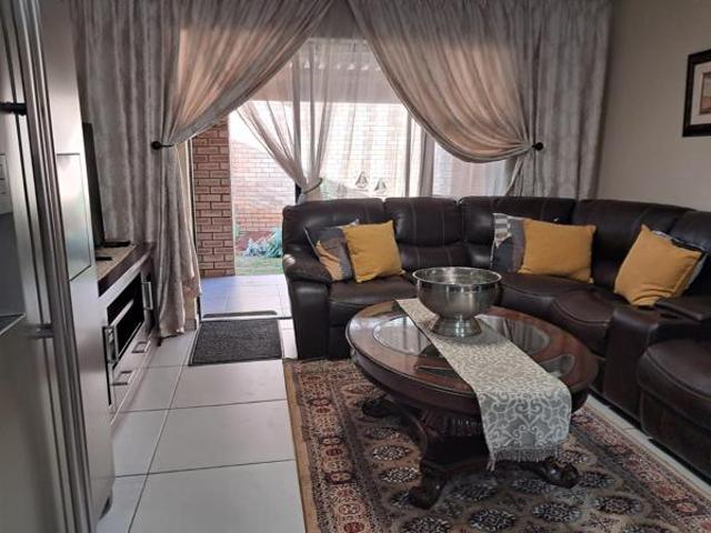 3 Bedroom House in Ferreira Town