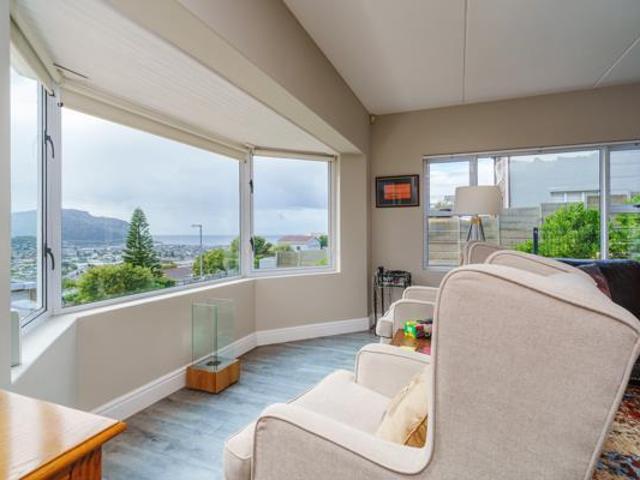 3 Bedroom House in Fish Hoek