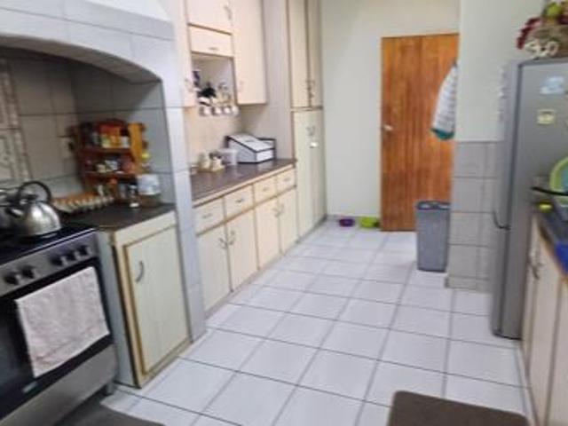 3 Bedroom House in Flamwood