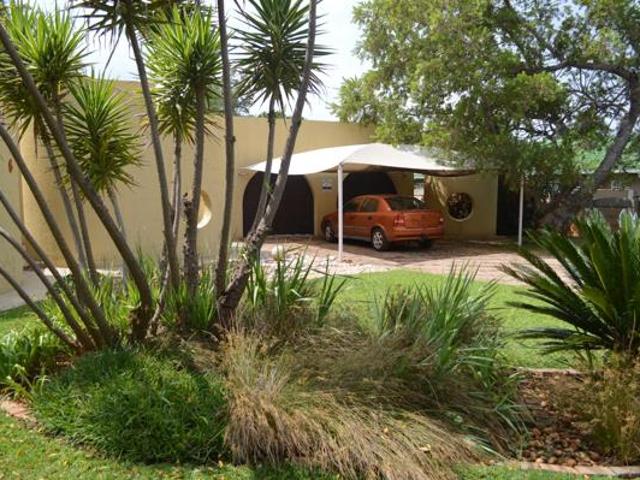 3 Bedroom House in Flamwood