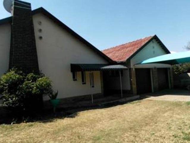 3 Bedroom House in Flamwood