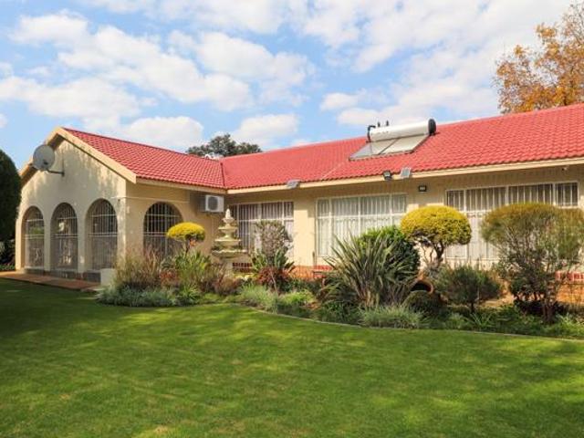 3 Bedroom House in Flamwood
