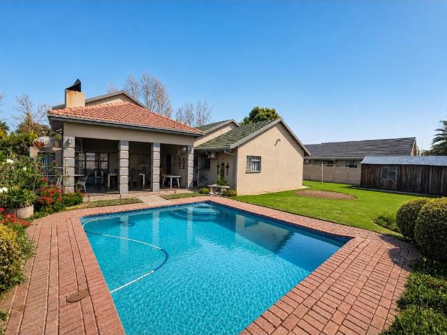 3 Bedroom House in Flamwood
