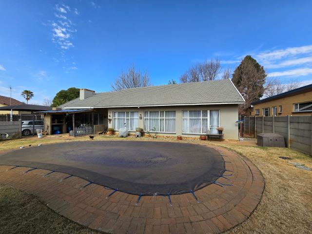 3 Bedroom House in Flamwood