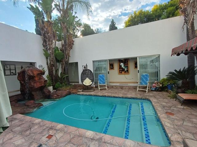 3 Bedroom house in Flamwood For Sale
