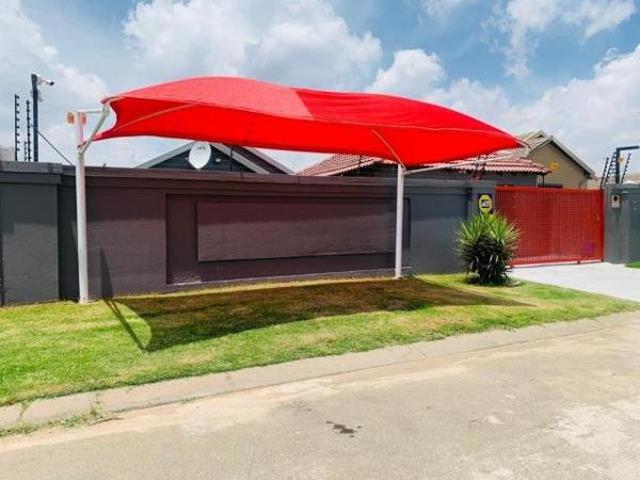 3 Bedroom House in Fleurhof