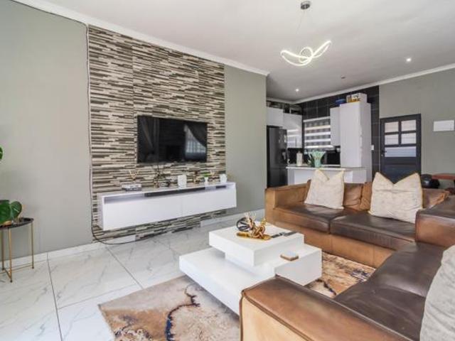 3 Bedroom House in Fleurhof