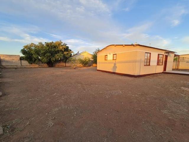 3 Bedroom House in Floors
